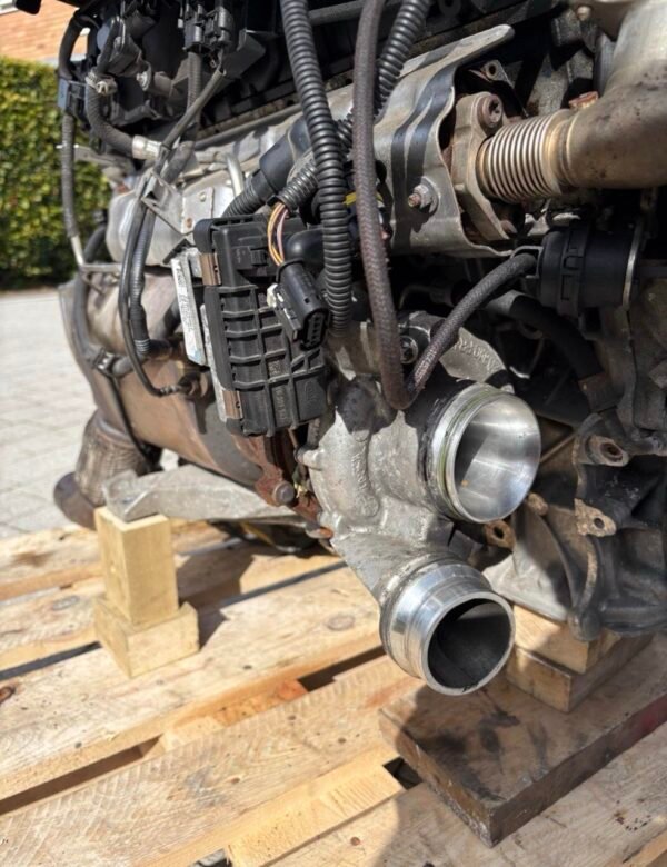 BMW 325d N57D30A engine