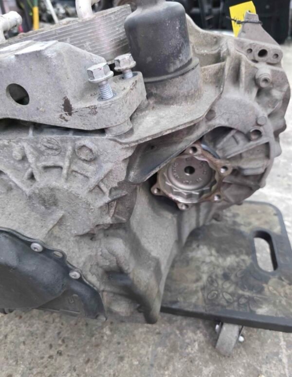 5845708866958594824 VW Touran 2.0 TDI NPL DSG Gearbox 2011