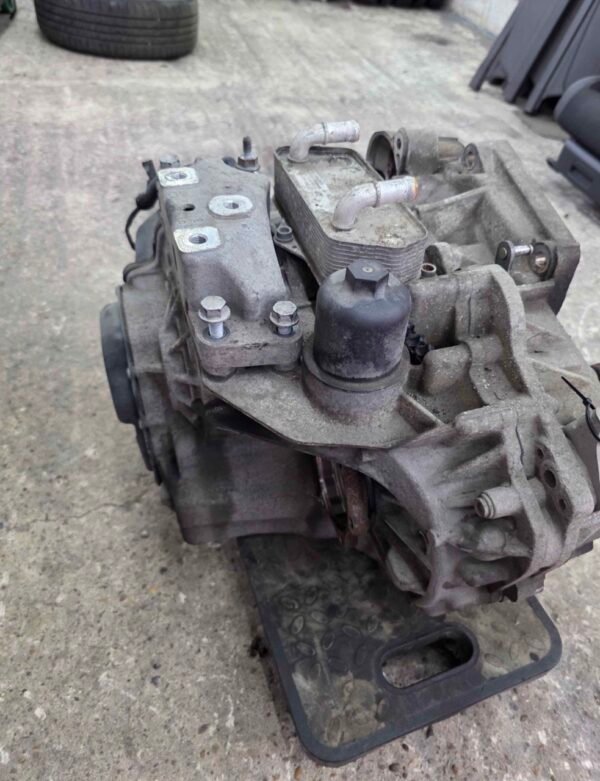 5845708866958594825 VW Touran 2.0 TDI NPL DSG Gearbox 2011