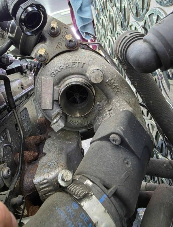 5847960666772279532 VW Touran 1.6 TDI CAYC Engine 2012